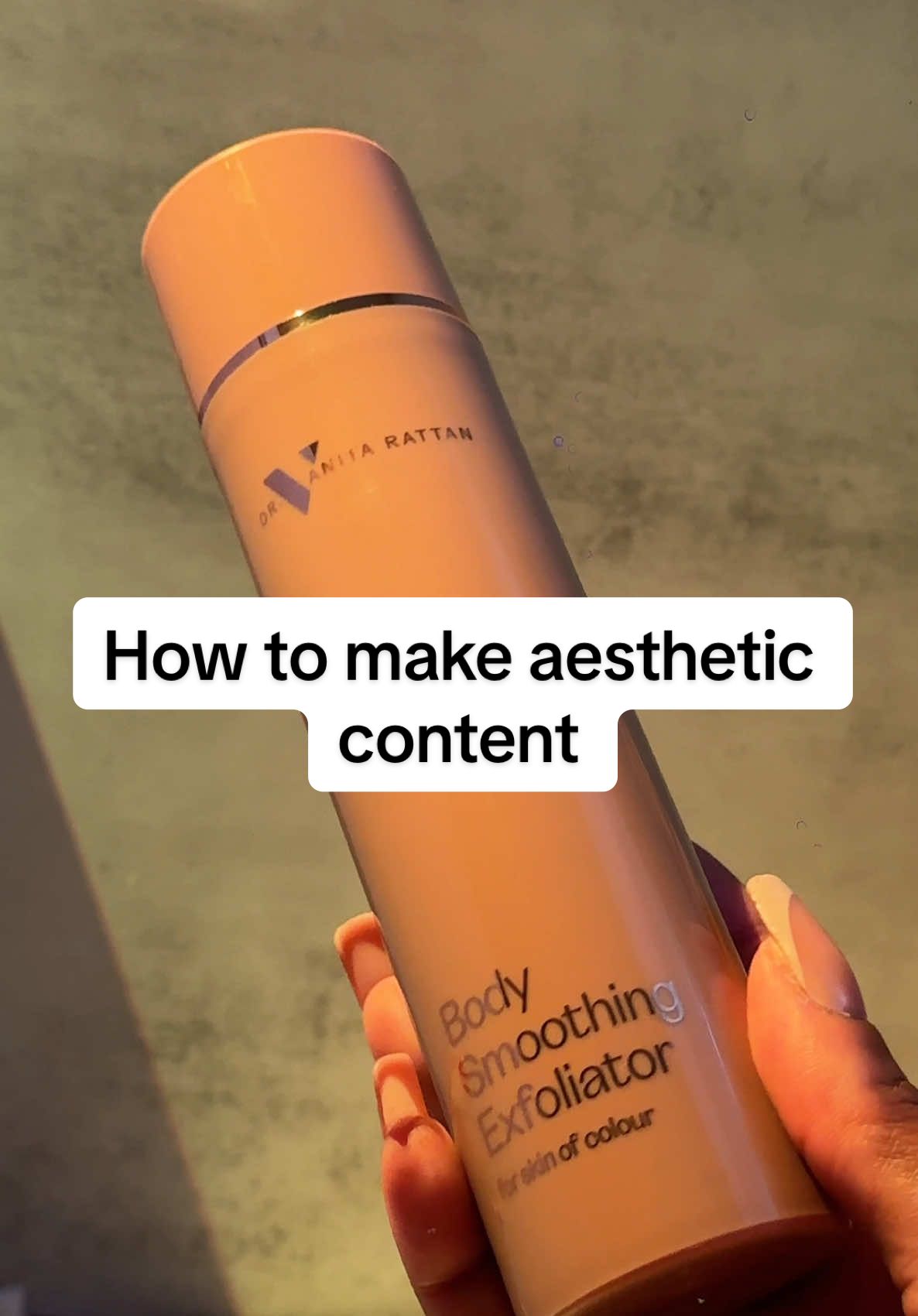 All you need is a sunset lamp, your phone, and a corner and you’re good, cousin!  #contentcreator #contentcreatortips #contentideas #ugccreator 
