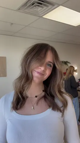 warm tones + intentional blonding = the most beautiful sunkissed golden blonde out there ☀️ #hair #hairstylist #sunkissedblonde #livedinblonde #blondehairinspo #warmtonedblonde #goldenblonde #bronde #redkenshadeseq #hairstylistsoftiktok #warmblonde #dimensionalblonde @Berklee Herbert @Thrive Salon @Redken @house of foils @SchwarzkopfUSA 