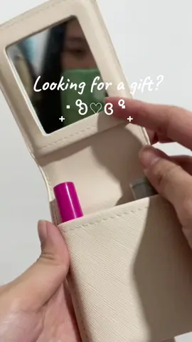 Useful gift for your girlies! #makeupmirror #pouchmakeup #giftideas 
