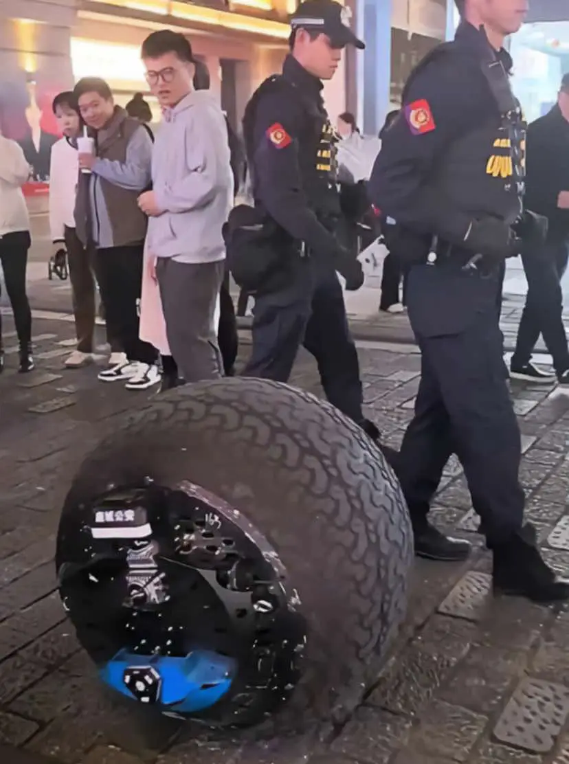 autonomous spherical police robots have been recorded on the streets of China, built by robotic company Logon Technology the spheres can reach 22 mph, withstand 4 tons of impact damage, and use AI + facial recognition to immobilize criminals and assist law enforcement