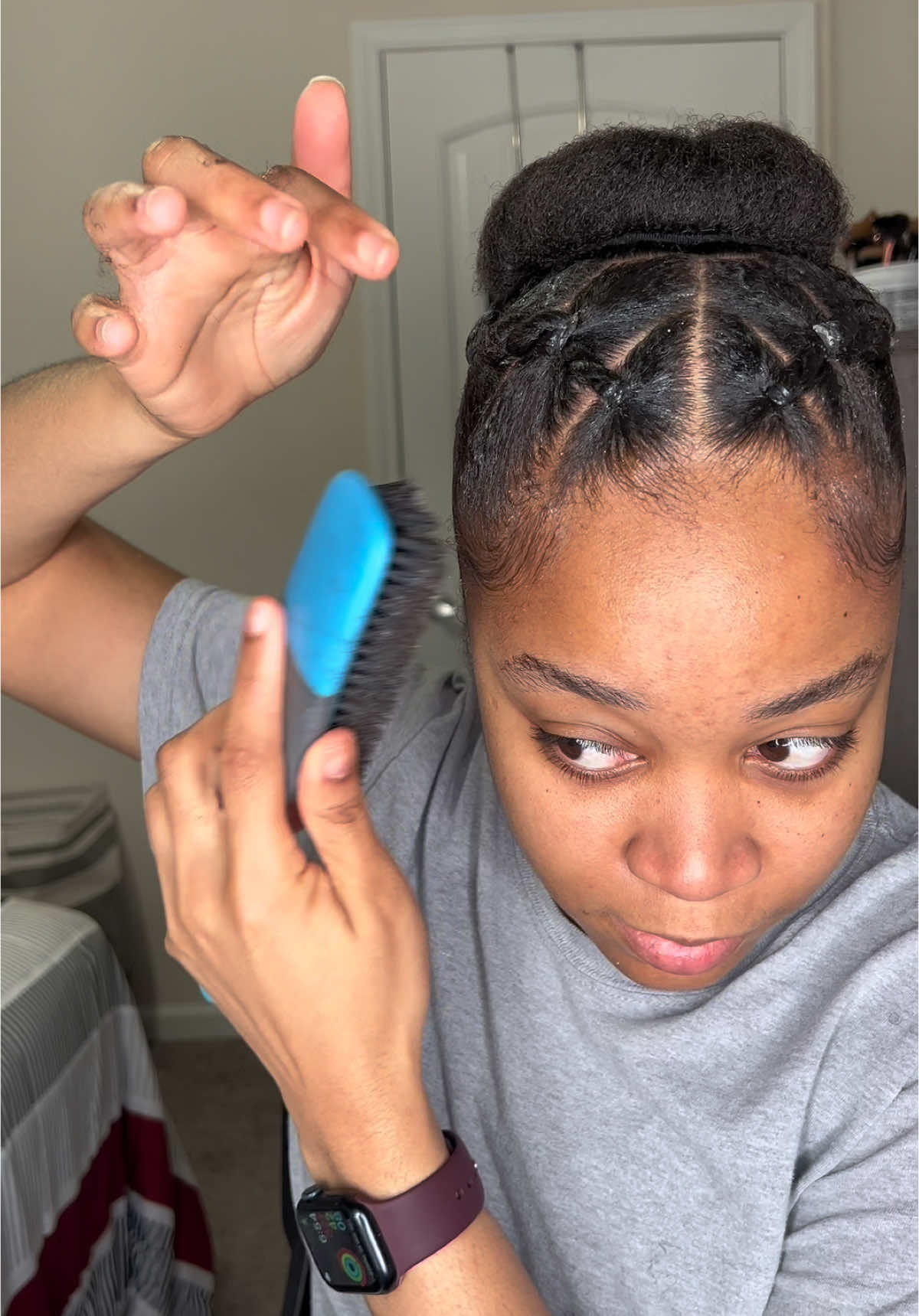 Ya’ll can’t complain that this one is not easy! I prefer the puff over the bun.  Don’t mind the gel flakes in my hair , it’s almost wash day.    #4chair #hairtutorial #4chairstyles #naturalhair #blackgirlhairstyles #creatorsearchinsights #fyp 