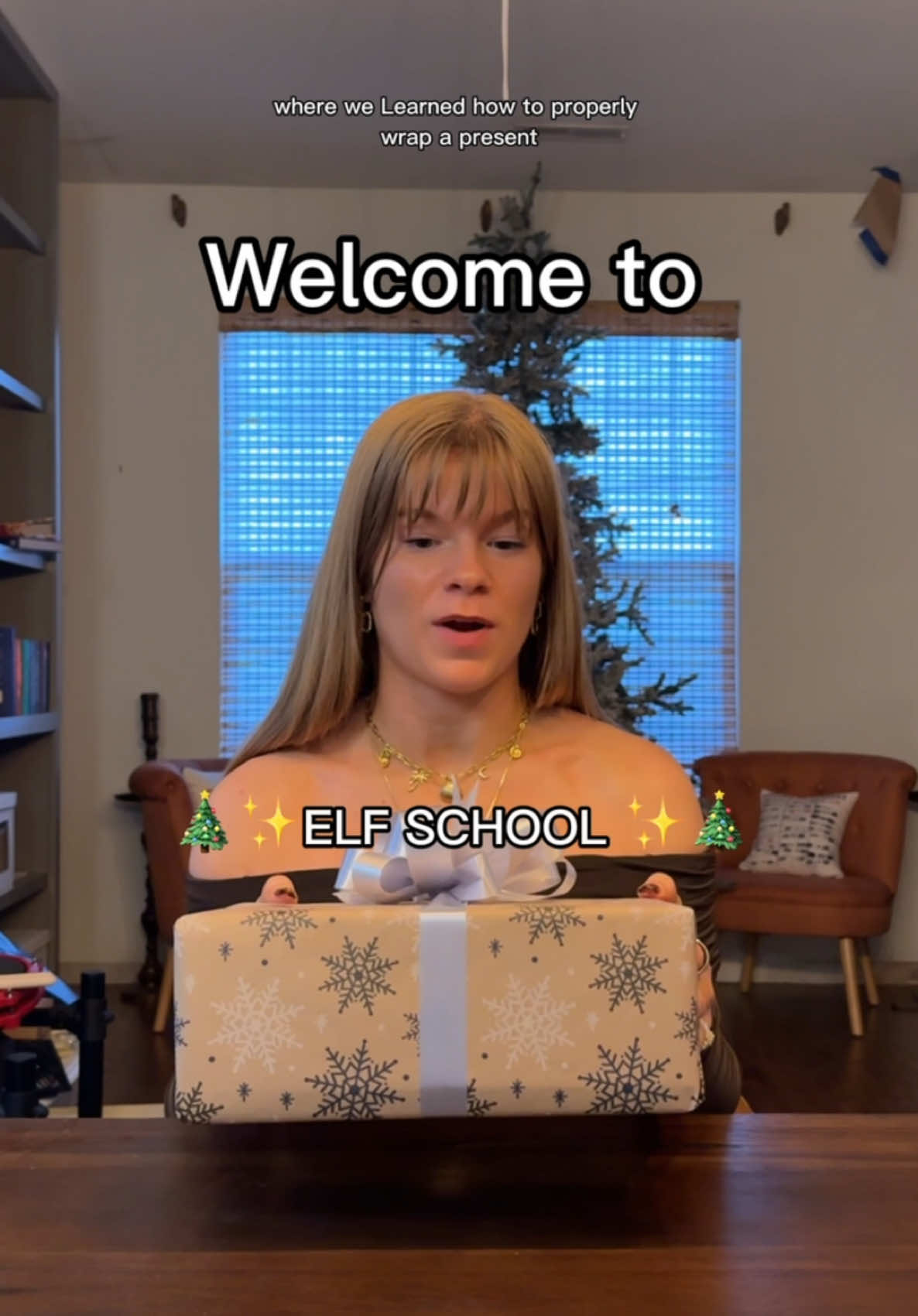 Welcome to ELF SCHOOL! Lesson 1: Wrapping a gift 🫶 #howtowrapapresent #christmasgifts #christmaspresent 