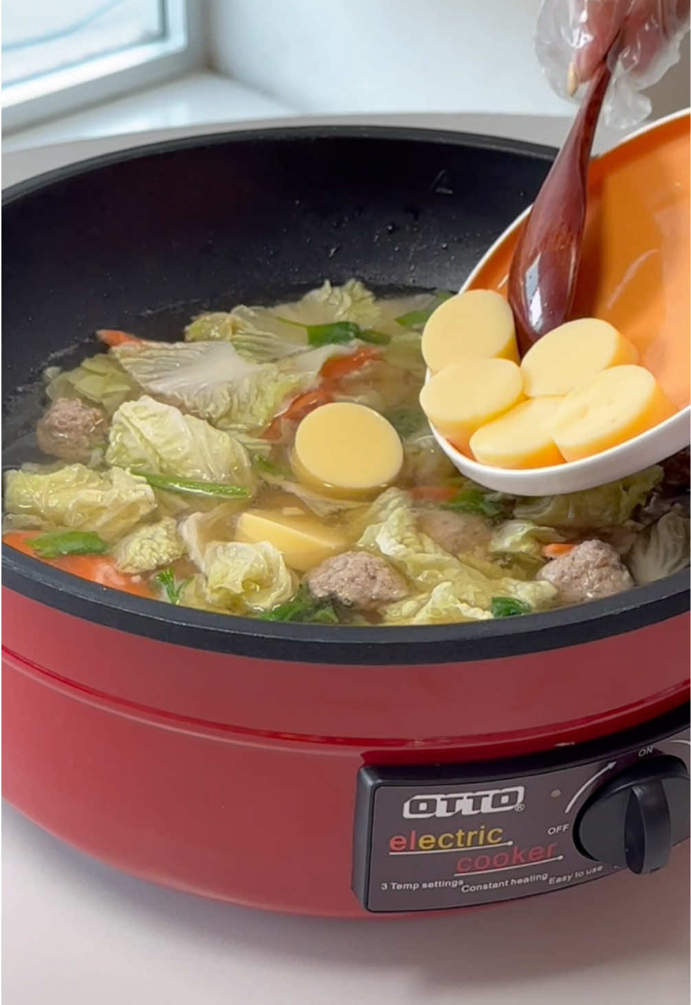 ต้มจืดเมนูต้มยอดฮิตที่กระทะไฟฟ้าแดงเครื่องนี้ก็ทำได้🍲✨ #tiktokshop1212ลดใหญ่ท้ายปี #ต้มจืด #กระทะไฟฟ้า #otto 