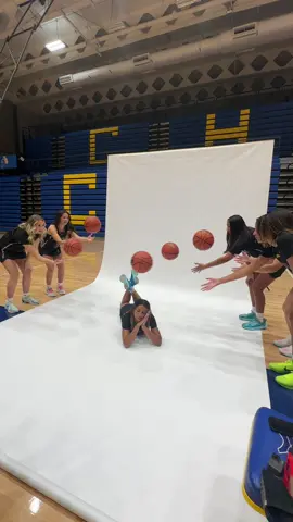 lights camera POSE 📷✨🏀 #mediaday #media #photography #basketballplayer #pose #highschoolbasketball #girlsbasketball #womensbasketball #basketballseason #wbb #ladyknights #castle #basketballtok 