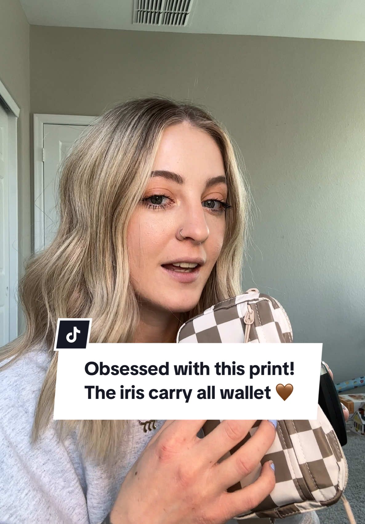 the Iris Carry All Wallet in this brown checkered print is EVERYTHING! Make sure you check them out before they sell out! #tiktokshop #irisandrainbow #iriscarryallwallet #treasurefinds #giftguide #checkeredprint #carryallwallet #wallet #starsellershop 