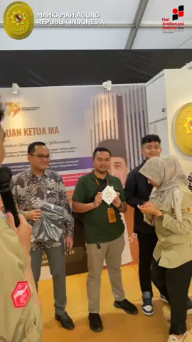Sobat MA, bagaimana keseruan di booth MA di hari kedua Pameran Hakordia 2024? Ya, Mahkamah Agung RI turut berpartisipasi di Pameran Hari Antikorupsi Sedunia (Hakordia) 2024 yang dilaksanakan pada 9-10 Desember 2024 di Gedung KPK Jakarta. Booth Mahkamah Agung di pameran ini diisi dengan beragam kegiatan informatif dan edukatif, seperti games Fun Fact Seputar Mahkamah Agung RI yang ramai diikuti pengunjung, serta kegiatan lainnya. Nah, berikut keseruan kegiatan di booth MA di hari kedua Pameran Hakordia 2024 yang terangkum dalam video ini. #hakordia2024 #mahkamahagungri #humasmahkamahagung 