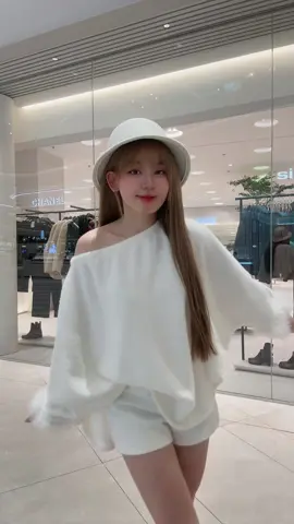 Kiểu gì cũng hỏi đồ tui mặc @Dan Phuong Boutique  đây nha vào xem live khẩn trương🤣