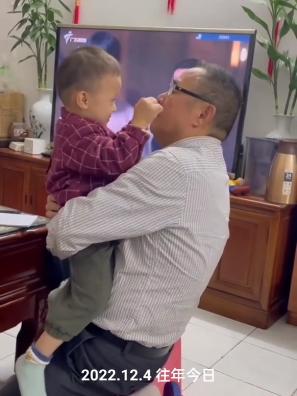 Lovely Grandpa🥰🥰🥰#grandpa #handsomegrandpa #beartrungnien #daddy #thichtrungnien #grandpachinese #trungnienphongdo #trungniendep #oldman #douyinchina #daddychinese #daddybear #daddychina 