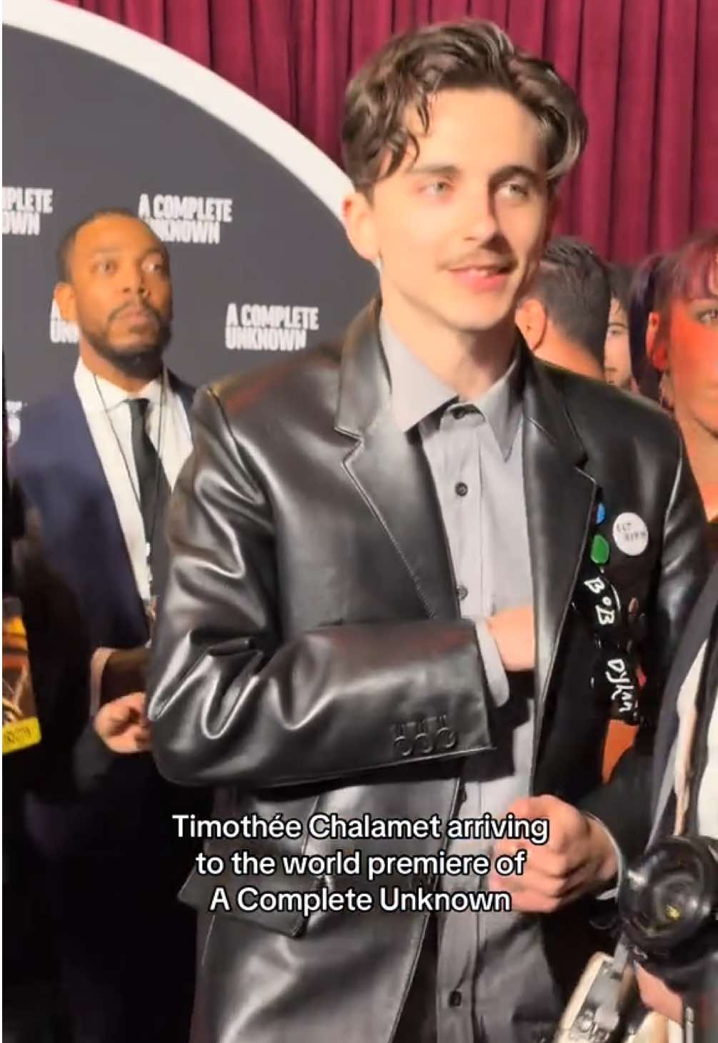 Timmy rollin’ in Like a Rolling Stone 😎 #TimotheeChamalet #AComplete #SearchlightPictures #BobbyDylan #Timothee #Chalamet #DolbyTheatre #Dolby #DolbyVision #DolbyAtmos 