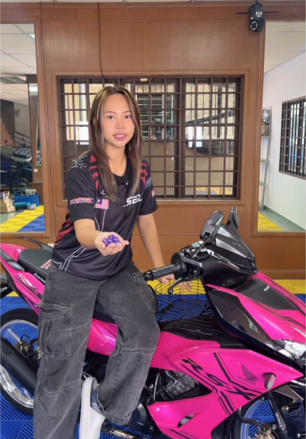 Daripada tukar screw salaya, baik pasang screw titanium ni 👀. Cantik pun cantik 😁 Screw Titanium dari @SPD Racing  #fypシ #xyzbca #motorcycle #motorbike #motor #honda #rsx 