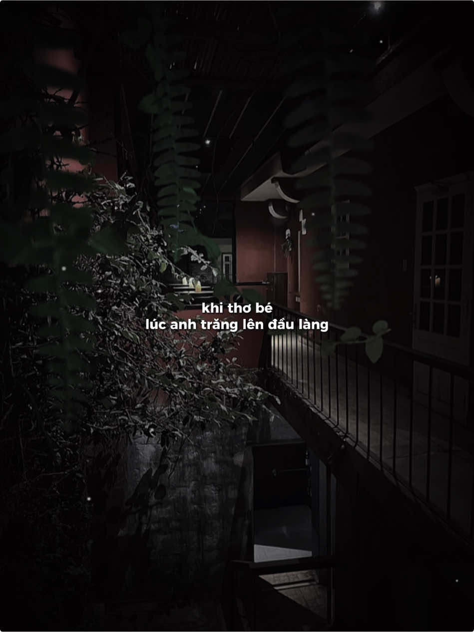 Khi thơ bé lúc ánh trăng lên đầu làng…#motngaybuon 