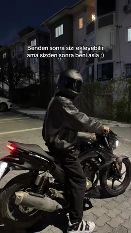 Benden sonra başkasına gitmişsen herşey bitmiştir;)#motorcycle #dericeketmotor#siyahbeyazask #siyahekranlyrics #motorcyclesoftiktok #drift125l #mondial #tiktokbenikeşfet #fotografo #tiktokviral 
