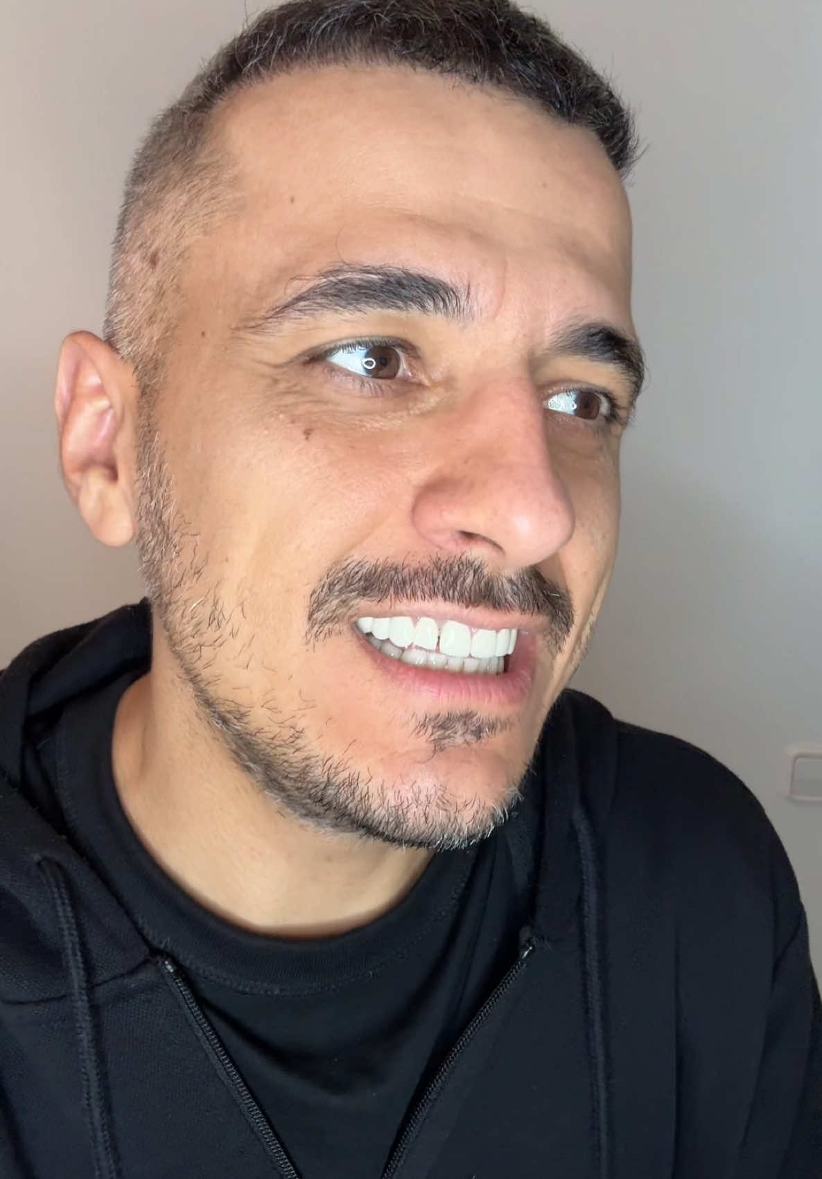 Кому нужна такая же дырка, я могу сделать за пол цены😂  #смех #юмор #смешное #😂 #😂😂😂 