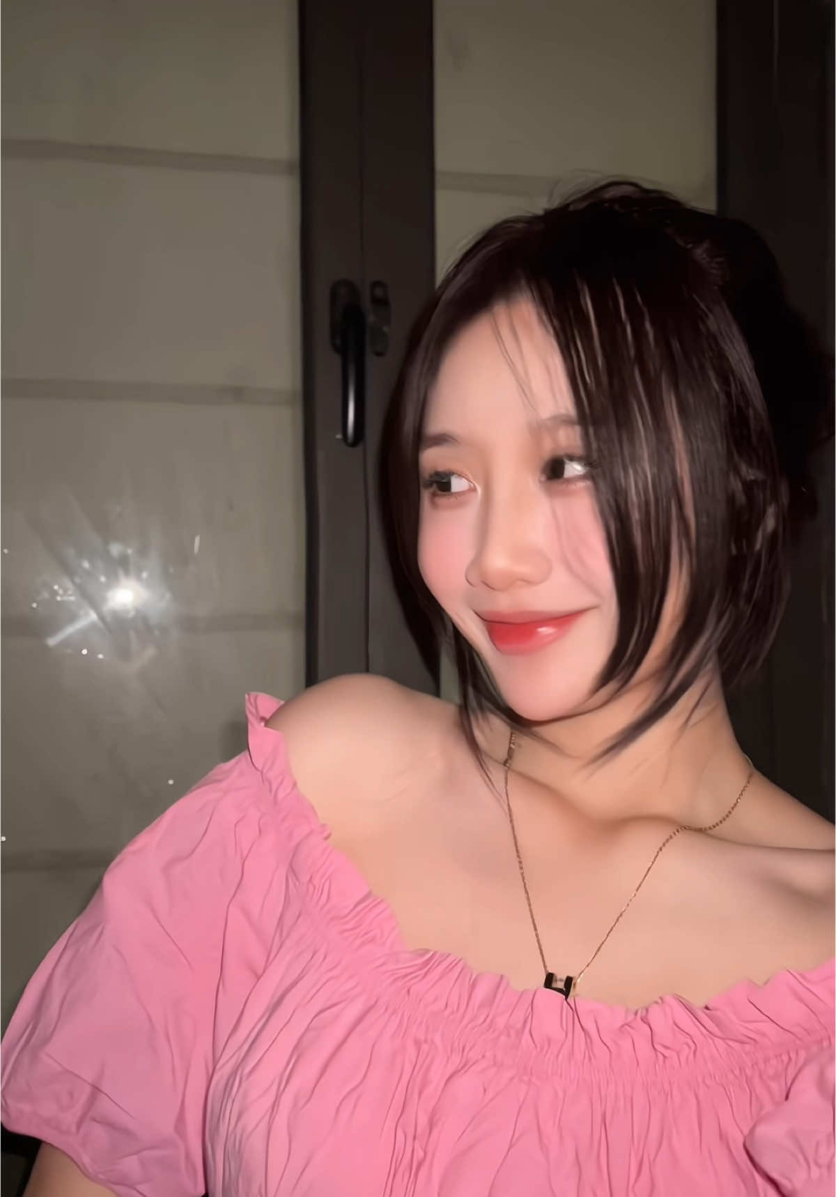 Cam sau nhìn lạ 🦦