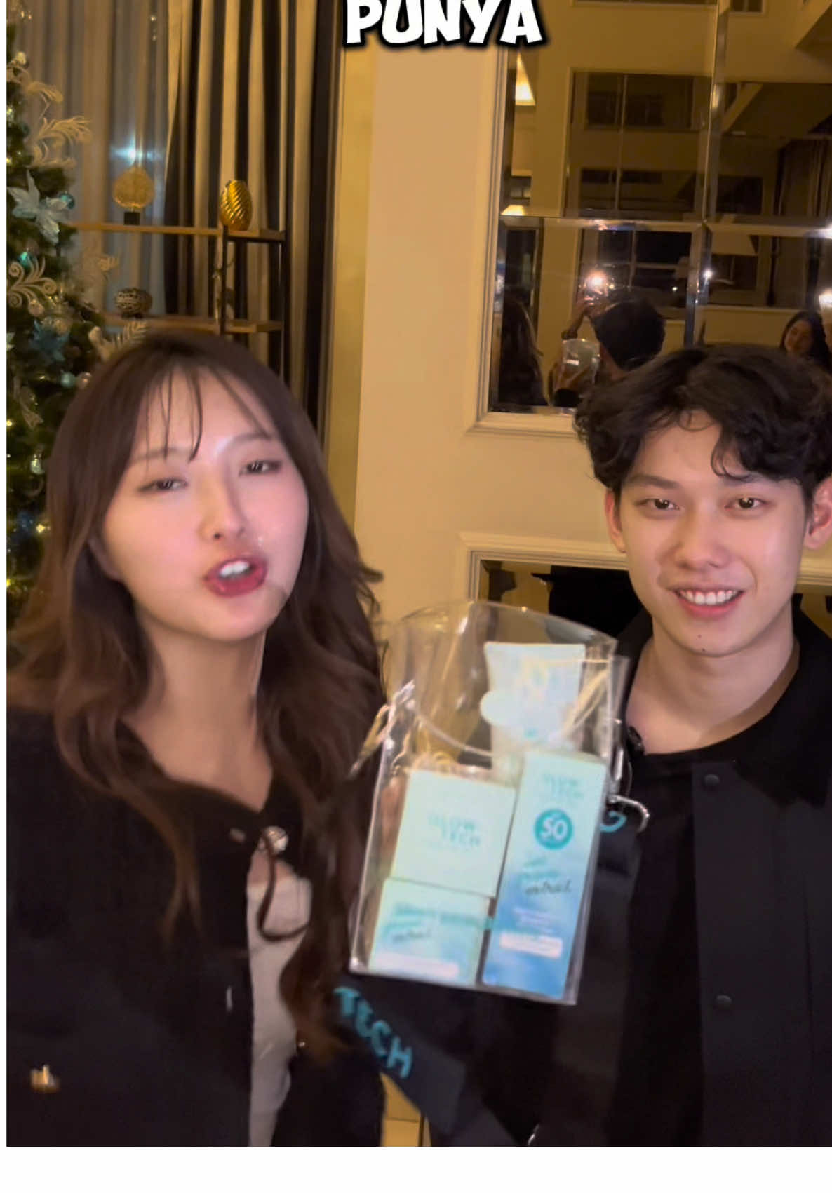 ✨ Siap-siap untuk Keseruan 12.12   besok di akun Tiktoknya @WILLIE SALIM ✨ Jangan lewatkan Live TikTok Special 12.12 pada tanggal 12 Desember! Aku dan @GLOW TECH Store mau bagi-bagi Diskon dan Flash Sale yang super gede🎉💥🎁 Check out produk favoritmu dengan harga yang nggak bikin kantong bolong! 😍 📅 12 Desember 2024 ⏰ Stay tuned di TikTok @williesalim mulai jam 09:00 WIB See you live, guys! ✨ #GlowFest1212