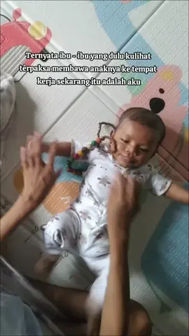 Menjadi working mom yang hidup di perantauan memang sedikit sulit. Tapi apa pun kesulitan itu, selalu kuusahakan yang terbaik untuk anakku😇