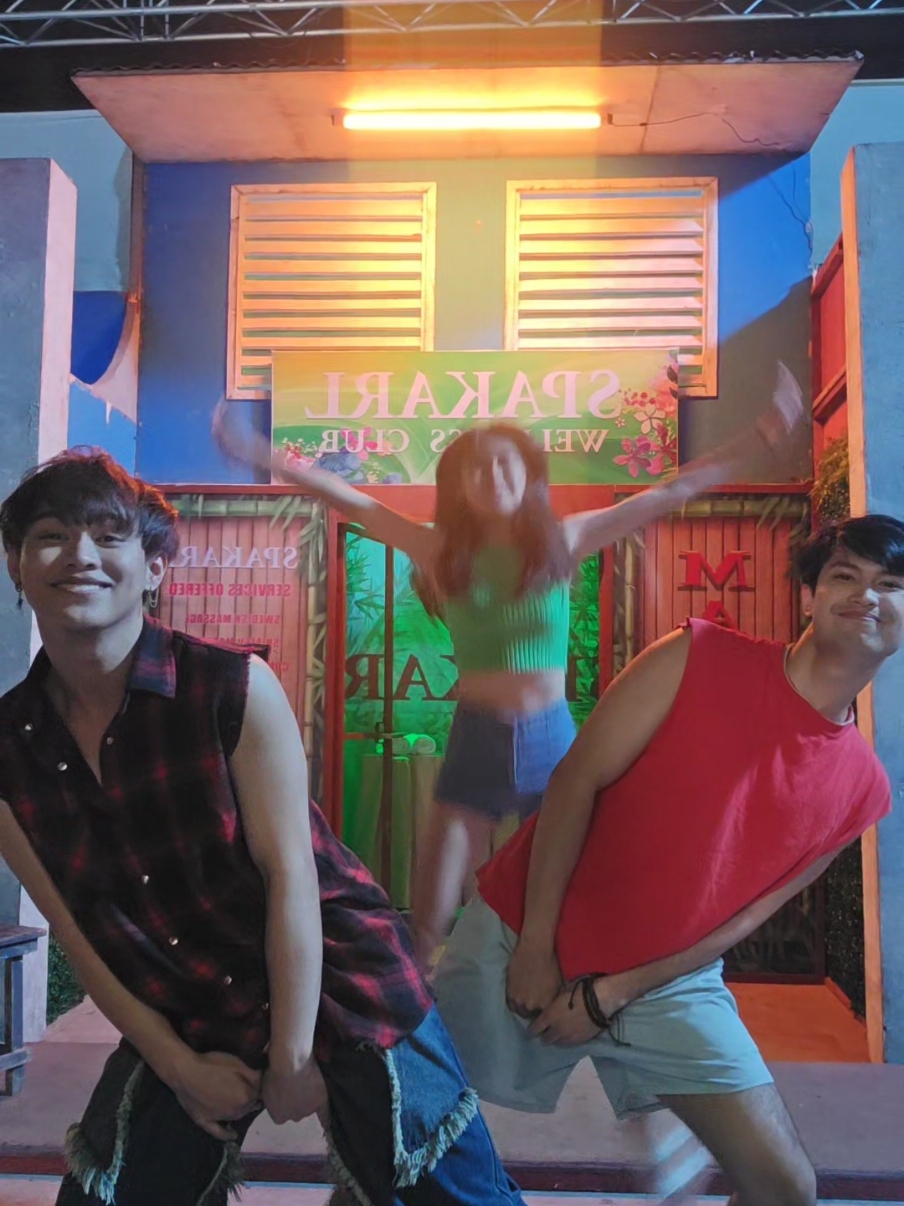 Pagdating sa friendship goals at kulitan, wala nang tatalo kina Osang (Ashtine), Francis (Frost), at Pipay (Yanyan)! Abangan sila sa Da Pers Family, every Sunday, 7:15 PM sa #WeekendTripTV5  #DaPersFamily  #AshtineOlviga #FrostSandoval  #YanyanDeJesus  #StudioViva 