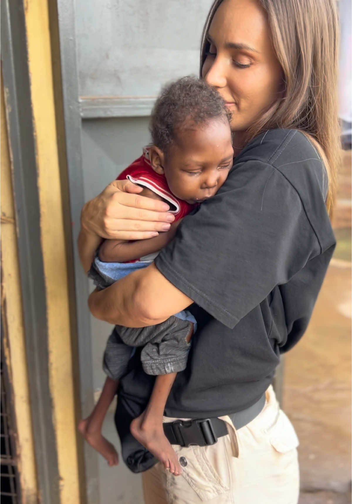 We visited Ibrahim and we found him very sick and weak, it has been awhile since I visited them! Ibrahim is suffering from cerebral palsy and he will be making 4years in January. Just to let you know I’m here to raise some funds for him so that he can be taken in the hospital for treatment and also get some food supplies for him since he’s a special needs child 🥺 Kindly tap into the link on our bio and donate now in kindness to help Ibrahim get better once again 🙏🏻 #allanchildrenministries #allanchildrenfoundation 