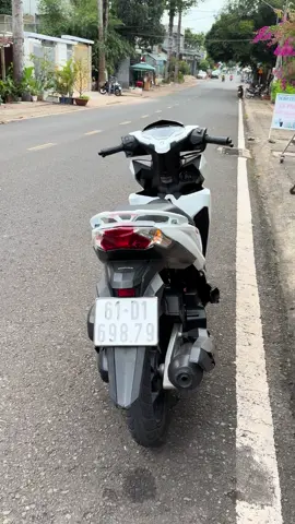 Không biết do bản nhac hay do xe nữa mà chiếc lo quảy lên xu huong r