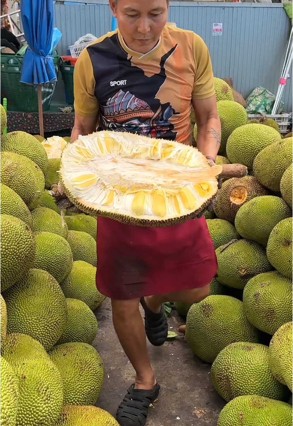 The Largest Tropical Fruit in The World, Jackfruit Cutting Skills 📍Simummuang Market https://maps.app.goo.gl/kTeXLNVF7PC1R8fr9 355, 115-116 หมู่ที่ 15 Phahonyothin Rd, Khu Khot, Lam Luk Ka District, Pathum Thani 12130 ⏰ 24h open #tropicalfruit #jackfruit 