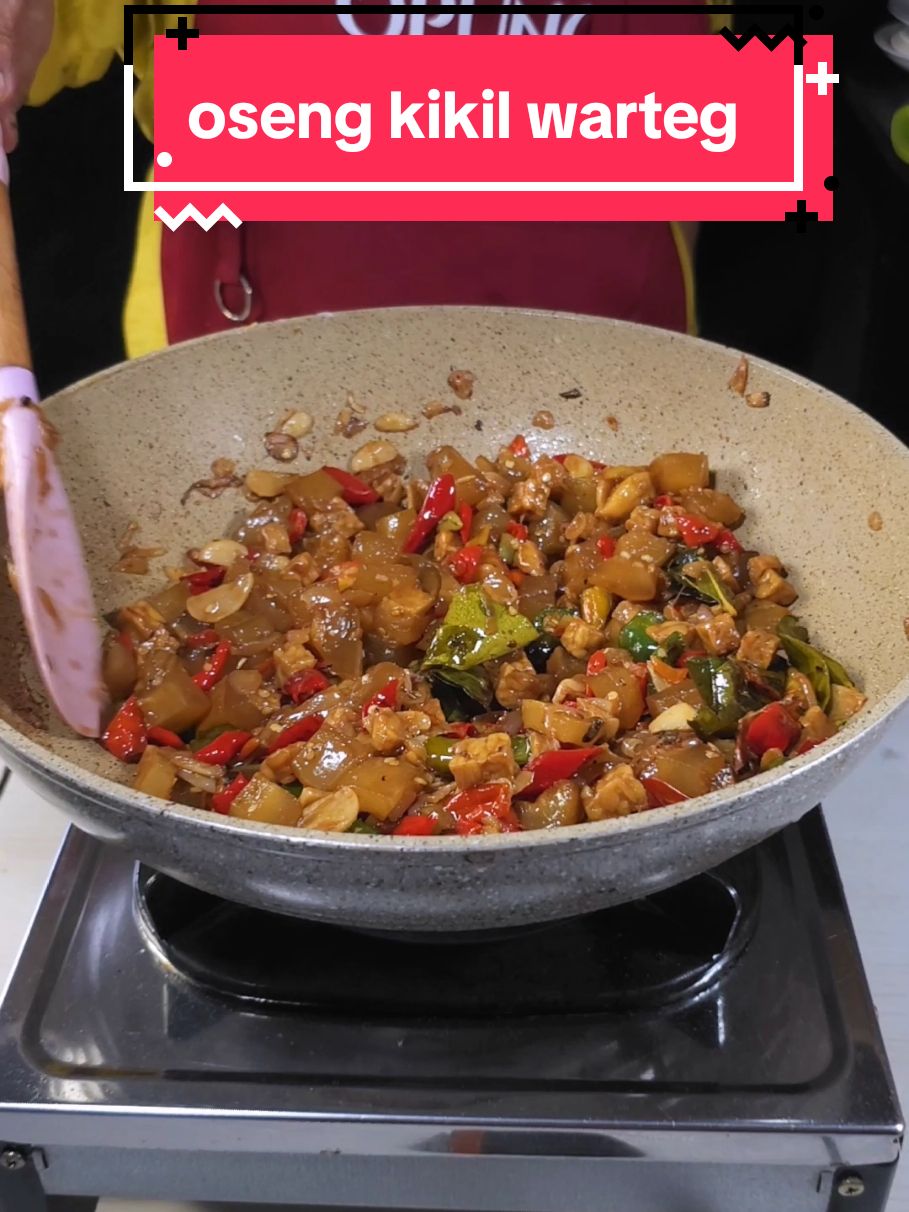 Ini dia masakan yg bikin nasi di di rumah cepat habis Oseng kikil ala warteg. Murah meriah enak dan bikinnya gampang.. Serba di iris² saja.. Ini sangat cocok dijadikan masakan sehari hari.. #osengkikil #osengkikilwarteg #warteg #masakanwarteg #kikil #tumiskikil #fypシ #dapurcantikchannel #masakansederhana #nasibungkus  RESEP OSENG KIKIL WARTEG - 500gr kikil sapi tebal - 250gr tempe - 15gr lengkuas - 15gr jahe - 4lbr daun salam - 200ml air - 80gr tomat merah - 3sdm kecap manis - 2sdt garam - 1sdt gula pasir - 1,5sdt kaldu jamur Bahan Yang Dihaluskan - 100gr bawang merah - 50gr bawang putih - 40gr mix cabe merah besar dan cabe keriting - 40gr cabe hijau besar - 20gr cabe rawit merah Happy Cooking Dapur Cantik Channel
