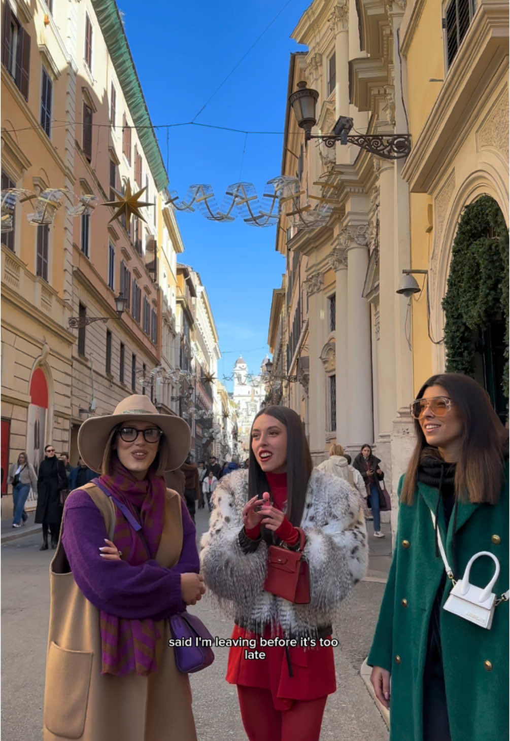 Io e le mie donne aspettiamo il Natale così😂🎶✨🎄🚗 #laragazzadiviacondotti  #fashion 