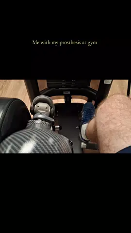 #wolleamp #oneleg #onelegged #oneleggedguy #me #amputeeman #amputeemale #amputee #hairyleg #prostheticsleg #socket #cleg #infinity #gym 