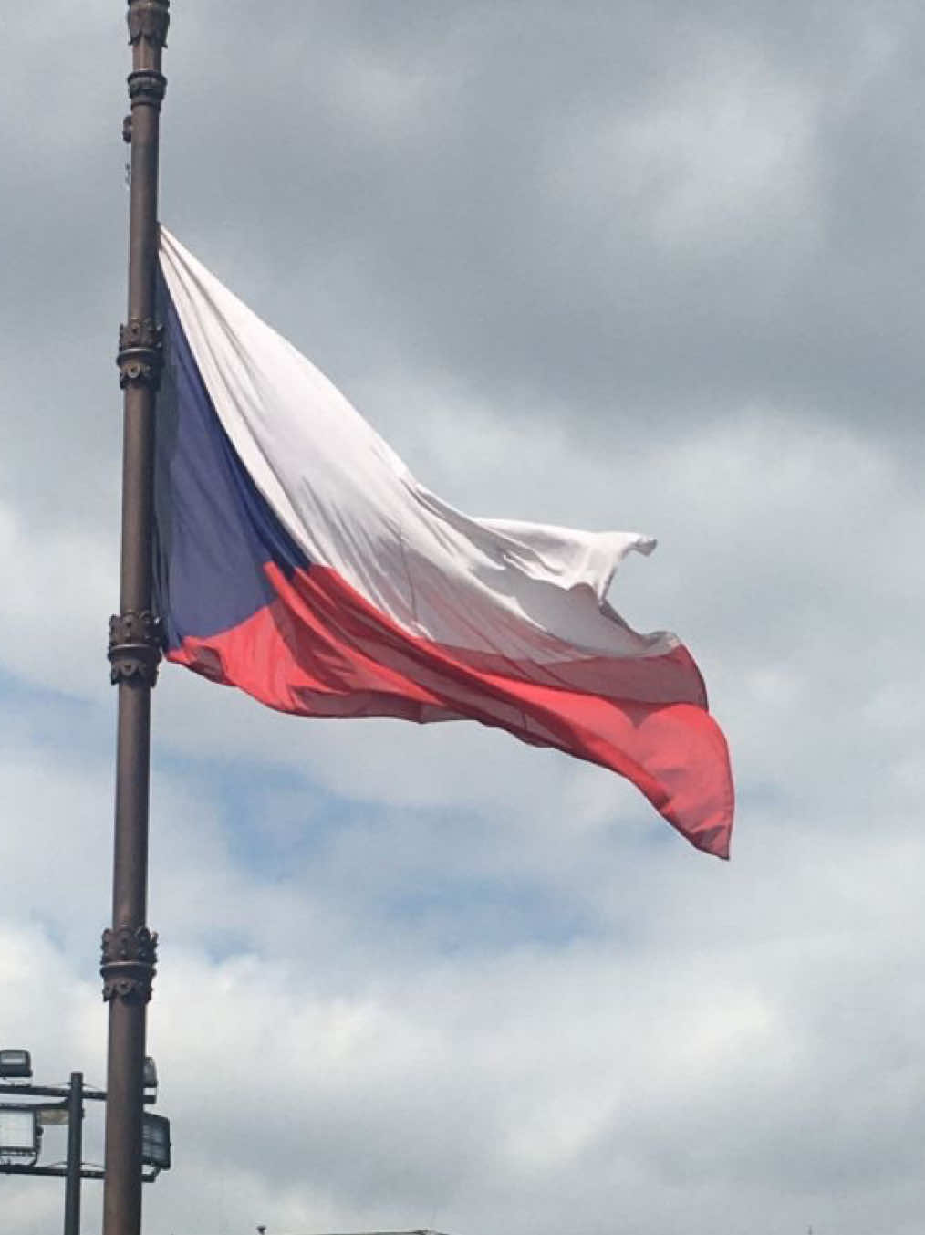 Réponse à @Mam.rada_Psy Welcome to Czechia 🇨🇿 #beautifulczechia #czechlandscapes #visitczechia #exploreczechia #discoverczechia #czechiatravel #🇨🇿 #scenicczechia #naturelovers #travelinspiration #czechianature #droneviews #dronefootage #aerialviews #droneshots #dronevideo 