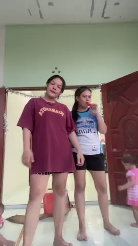 #คนไทยเป็นคนตลก #ลูกครึ่งไทยอังกฤษ #เน้นตลกไม่เน้นสวย #ผู้หญิงสักลาย 