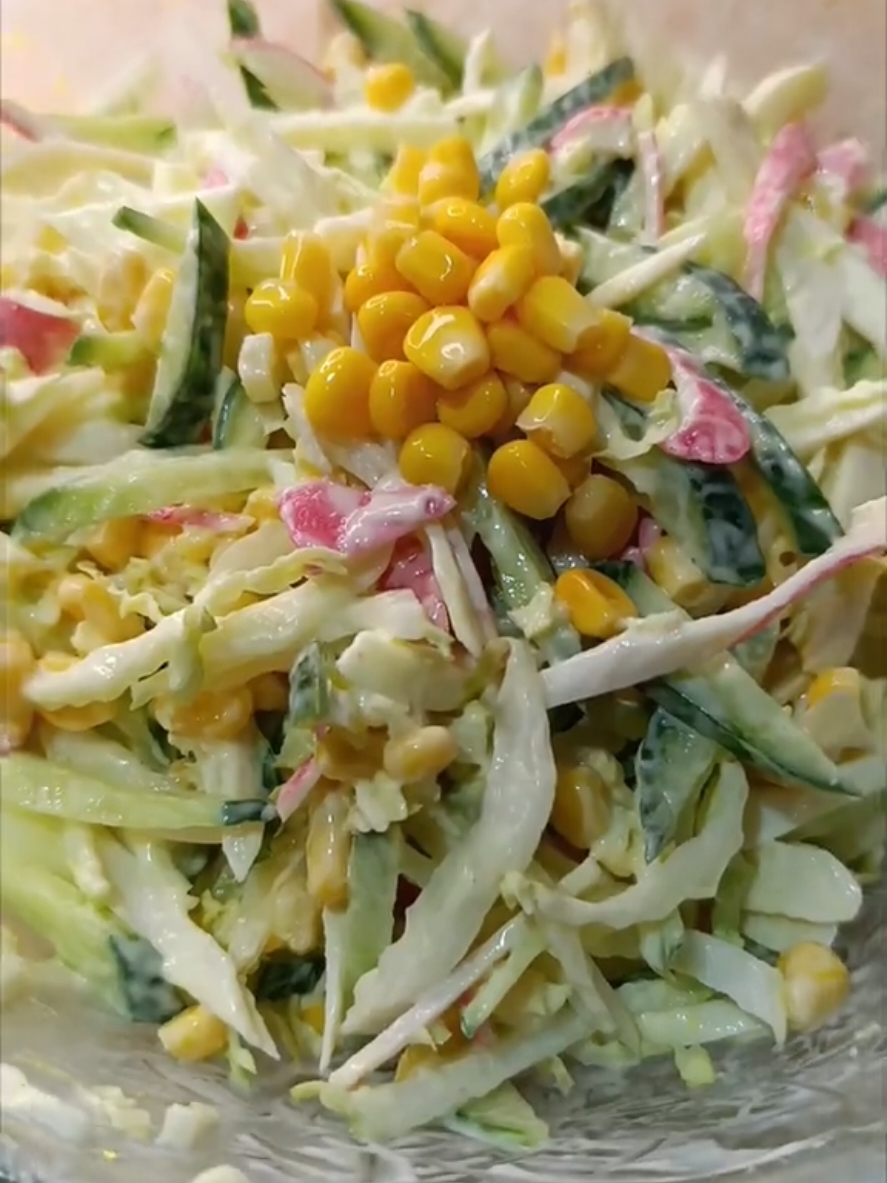 салат крабовый  пекинская капуста  огурец яйцо крабовые палочки  кукуруза  майонез  #стройнеем #вкусно #ужин #ппрецепты 