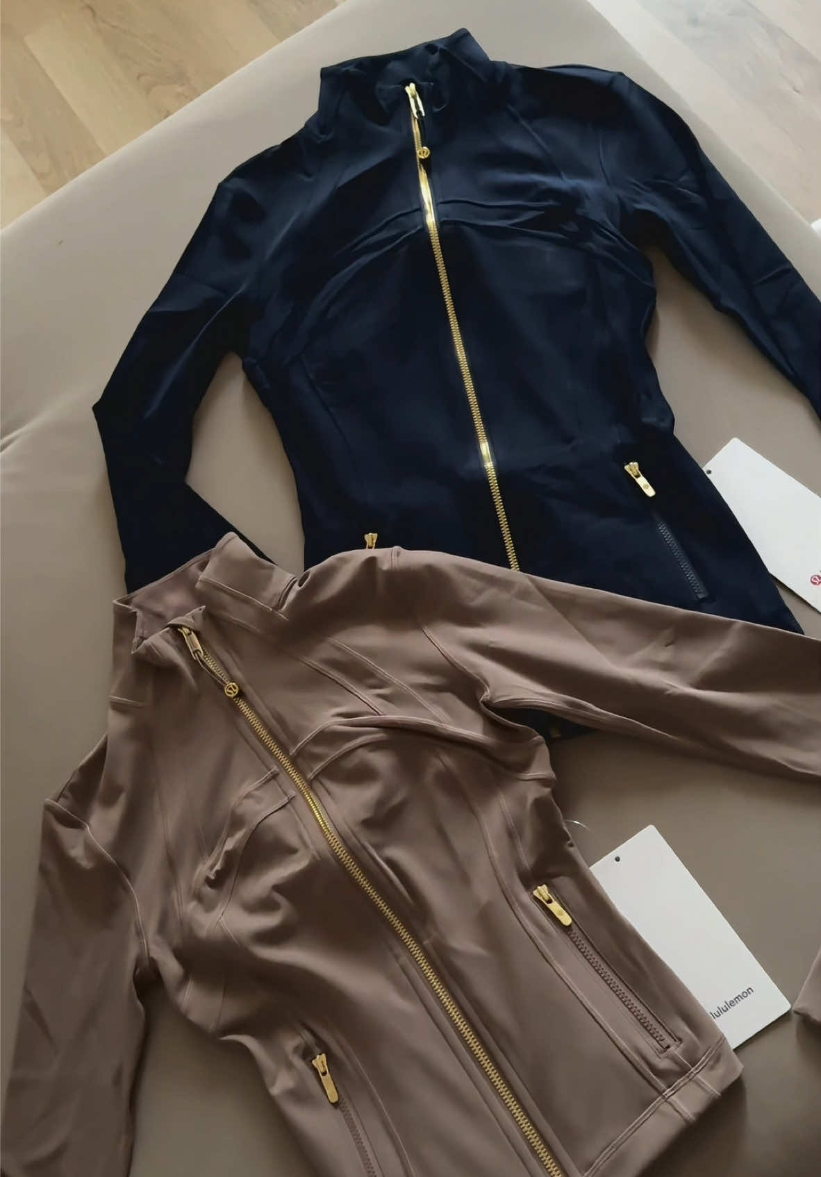 Lululemon new colors alert!! Can’t believe I got my hands on both of them!!! @lululemon #lululemon #definejacket 