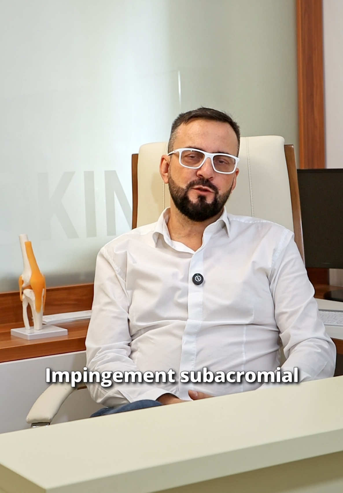 Ce este sindromul de impingement subracromial și cum îl tratăm cu succes la Ortokinetic? Aflați chiar de la dr. Mihai Râșcu, medic primar Ortopedie-Traumatologie cu competențe în Artroscopie avansată. #Ortokinetic #DrMihaiRascu #ImpingementSubacromial #Artroscopie #IntreabaMedicul @Dr. Mihai Râșcu 