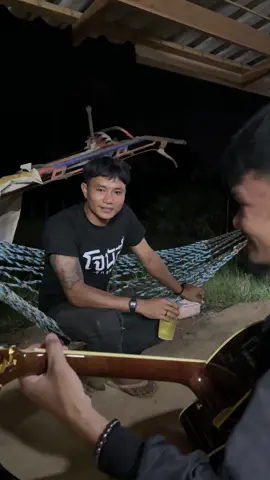 ท่านจอมยุทธ์มาเยี่ยมยามถึงถิ่น ฟ้าอยู่ไสฟ้า…#ต้นสะเดา #ไหมไทยหัวใจศิลป์  