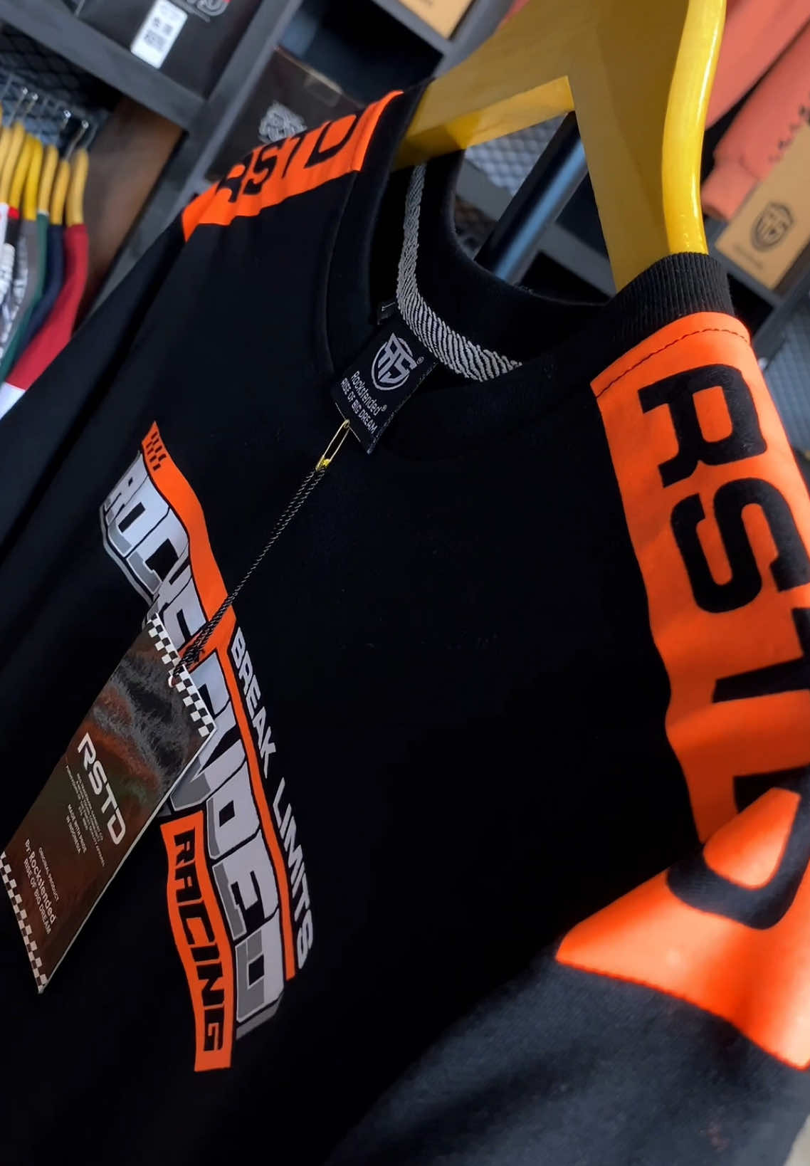 Keren parah si ini artikel terbaru rstd lengan pendek🔥#rockstended #outfitcowok #kece #varsityjacket #hoodieoversize #outfit #tshirt #topirockstended #kaosviral #OOTD #rockstendedstore #kaosviral #OOTD #rockstendedstore #ootdfashion #kaosdistro #kaosviral 