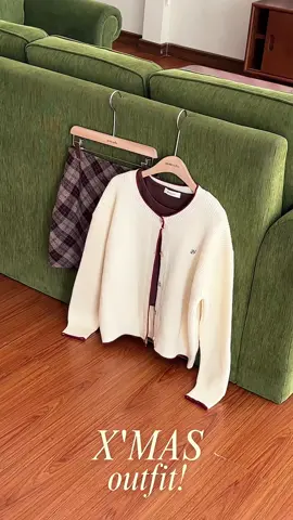 BIG SURPRISE!🥂 ต้อนรับ 12.12 เที่ยงคืนนี้ แอบเพิ่มไซส์ตามคำเรียกร้อง รุ่น candy cane ตอนนี้มีทั้งหมด 2 ไซส์แล้วน้า👀🍅 ใครกำลังหาคาร์ดิแกนไปถ่ายรูป christmas เก็บรุ่นนี้ได้เลย พร้อมใช้โค้ดลดท้ายปีแบบฉ่ำ!❤️‍🔥 #คาร์ดิแกน #คาร์ดิแกนไหมพรม 