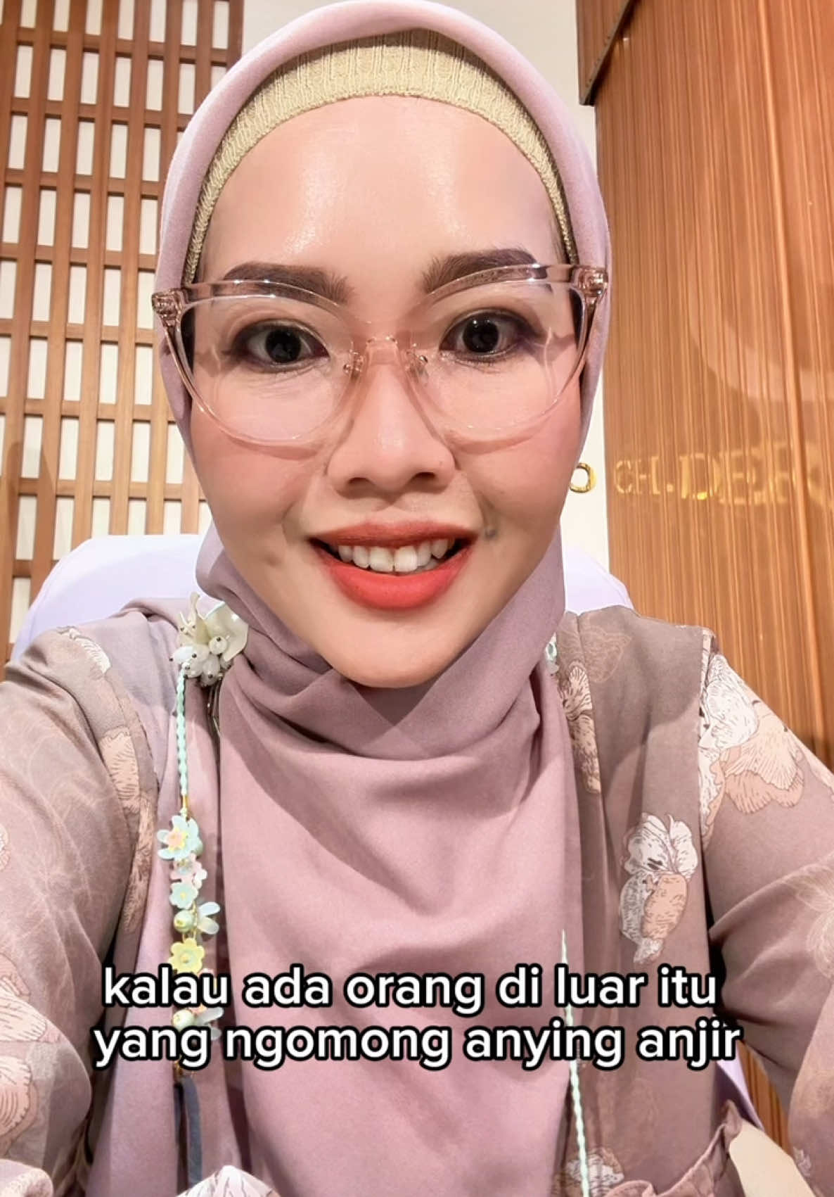 Saya emak2 yang waswas diantaranya 🥹😭 . Sampai saat ini masih memfilter hal begini yang terjadi diluar lingkungan keluarga huhu