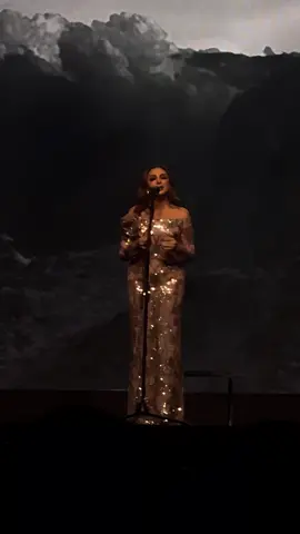 خليك معاهاااااا  @anghamofficial  #انغام_في_قطر #انغام #انغامي #angham #انغام_في_الكويت #تيجي_نسيب 