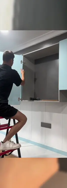 New upgraded thickened solid aluminum alloy quick-install cabinet door assist tool! 💪 Smooth, sleek, and effortless – perfect for installing overhead cabinet doors or cabinets with handle-free grooves. Make your DIY projects easier and more efficient! 🛠 Get yours now! #DIYHomeImprovement #CabinetInstallation #EasyInstall #HomeRenovation #ToolEssentials #FurnitureFix #HandymanHacks #UpgradeYourSpace #hometools 