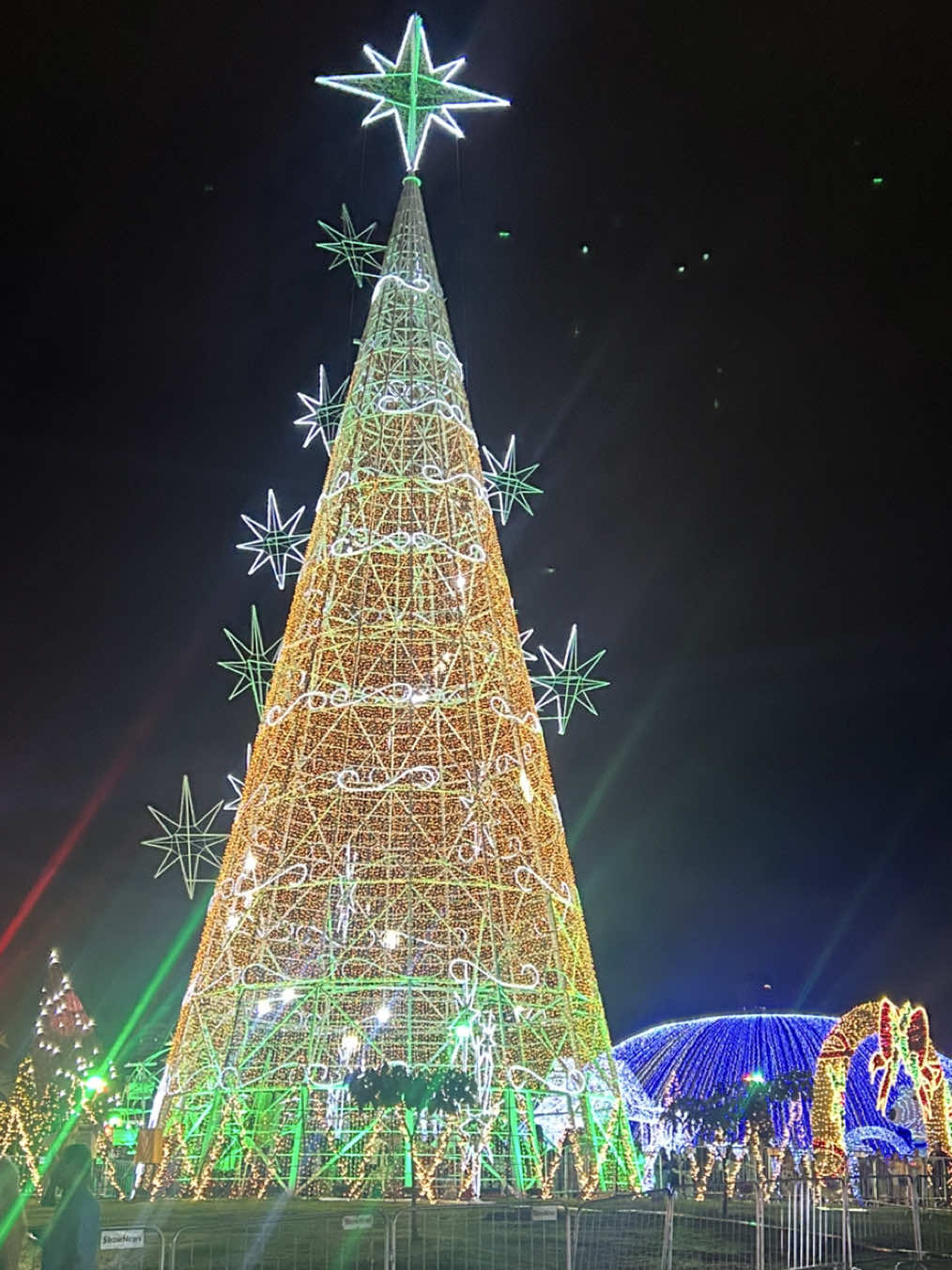 Um pouquinho do nosso passeio em familia no oscar niemeyer ❤️ #oscarniemeyer #nataldobem #natal #familia #familiaunida #natalemfamilia #ovg #decoracaodenatal #eventodenatal #centrocultural #goiania #roleemgoiania #rolecultural #natalemfamilia #decordenatal #merrychristmas