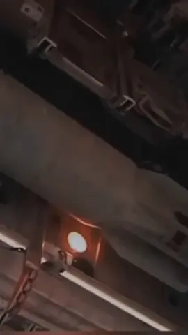 Tupolev Tu-22M 🇷🇺 (bahasa Rusia: Туполев Ту-22М ; nama pelaporan NATO: Backfire) adalah  pesawat supersonik , sayap ayun, jarak jauh strategis dan maritim serang pembom yang dikembangkan oleh Biro Desain Tupolev di Uni Soviet pada tahun 1960-an. Pembom itu dilaporkan sebagai ditunjuk Tu-26 oleh intelijen Barat pada satu waktu. Selama Perang Dingin , Tu-22M dioperasikan oleh Angkatan Udara Soviet (VVS) dalam peran pemboman strategis pembawa rudal , dan oleh Penerbangan Angkatan Laut Soviet ( Aviatsiya Voyenno-Morskogo Flota , AVMF) dalam peran anti-pengiriman maritim jarak jauh Beberapa buat pesawat ini masih digunakan AU Rusia. @RSF  Pada tahun 2024, Angkatan Udara Rusia memiliki 57 pesawat yang beroperasi, menurut laporan Neraca Militer 2024 oleh Institut Internasional untuk Studio Strategis.  Pada tahun 2023, Direktorat Intelijen Utama Ukraina memperkirakan bahwa Rusia memiliki 27 pesawat yang dalam kondisi layak operasi. Jenis Pembom strategis /Serangan maritim Asal negara Uni Soviet/Russia  Pabrikan Pesawat Tupolev Status Dalam pelayanan Pengguna utama Angkatan Udara Rusia Angkatan Udara Soviet (historis) Angkatan Udara Ukraina (historis) Nomor dibangun 497 Sejarah Diproduksi (Tahun 1967–1993 Tanggal pengenalan tahun 1972 Penerbangan pertama 30 Agustus 1969 ; 55 tahun yang lalu Dikembangkan dari Pesawat Tupolev Tu-22) @Sumber,Wikipedia 