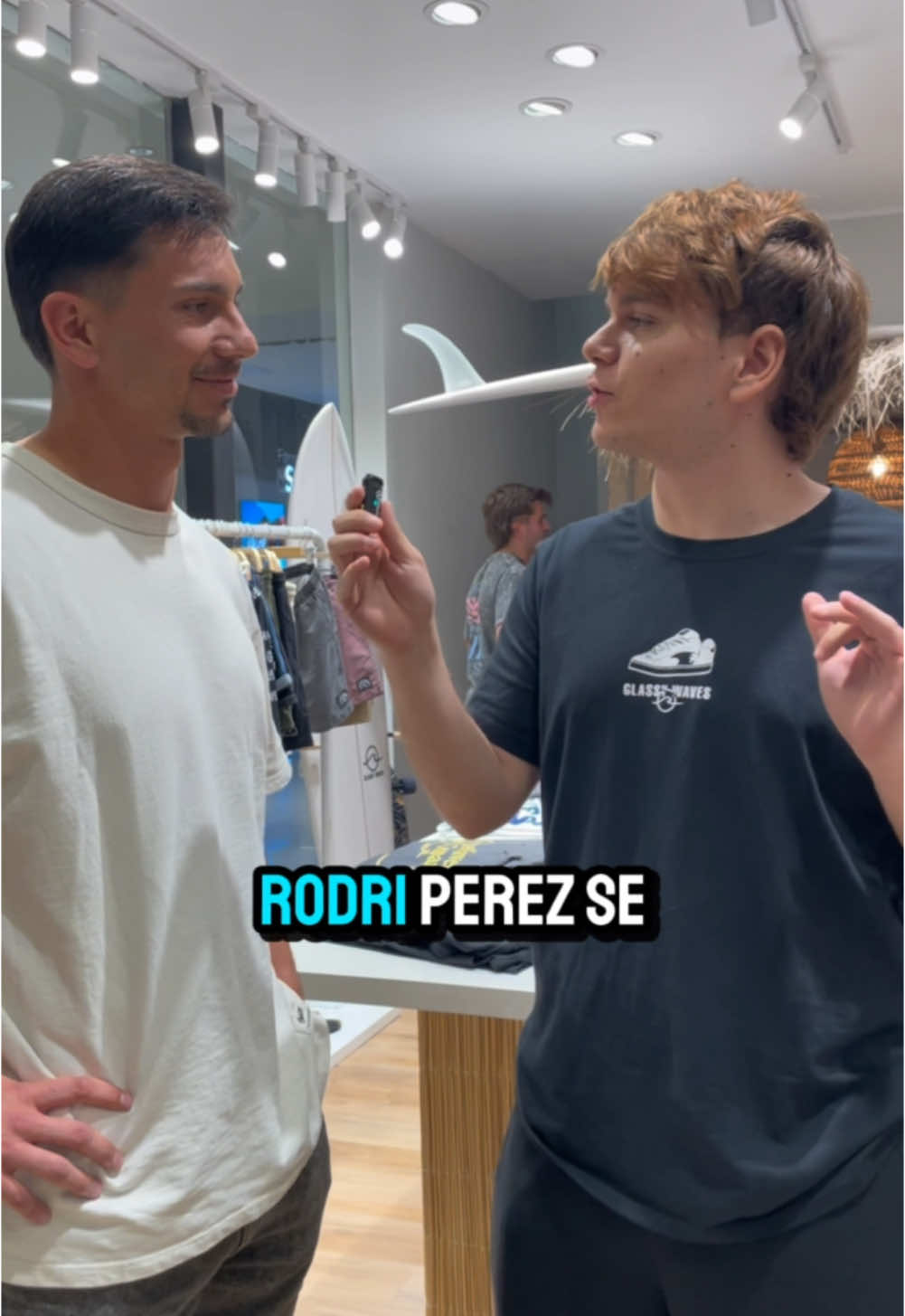 Maxi Silvera junto a @Guillefutbol por nuestro local de Punta Carretas 👀🇺🇾😅. ¿Quien crees que deberia venir a Glassy? #glassywaves #uruguay #maxisilvera #peñarol #guillefutbol #campeonuruguayo 