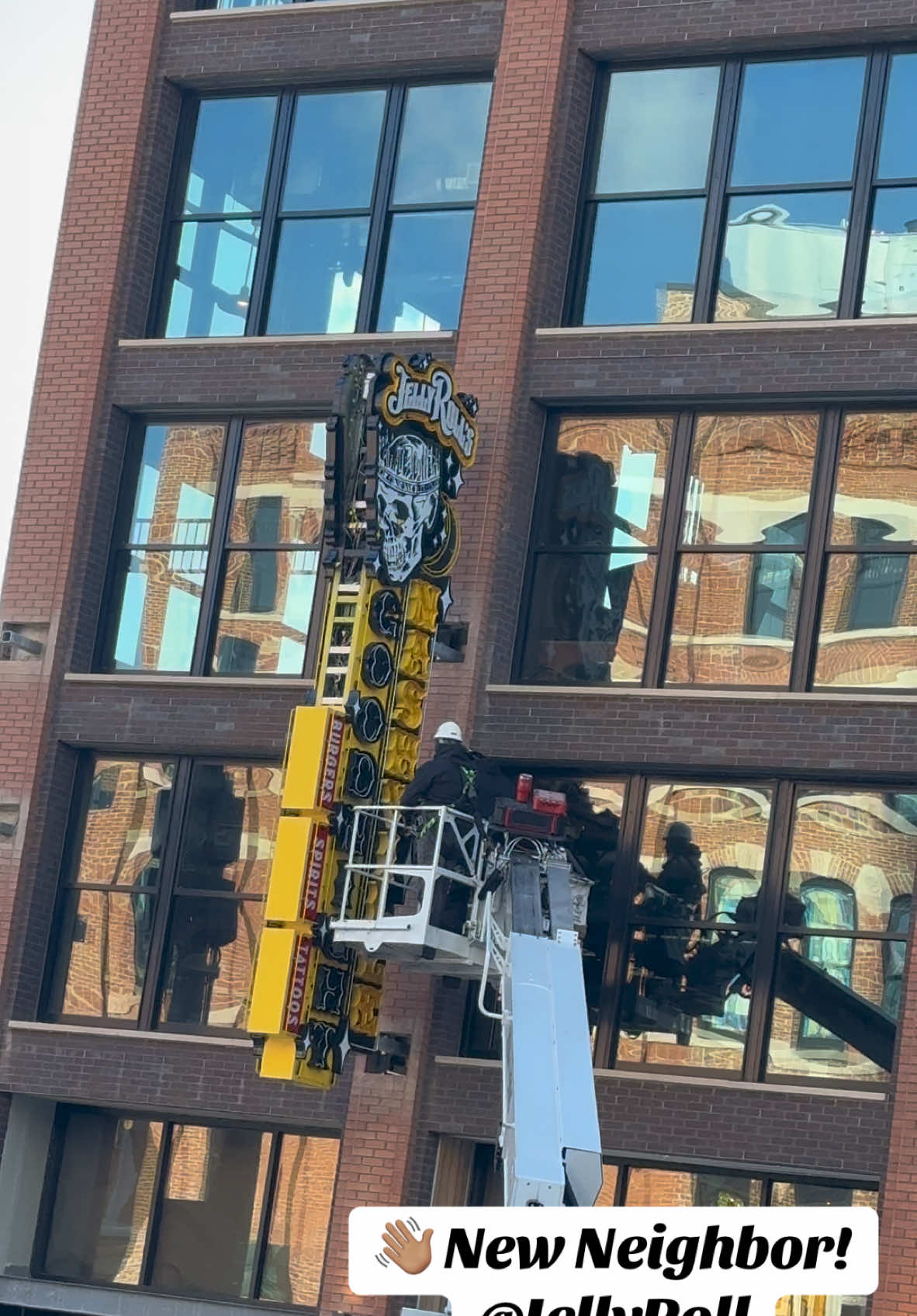 @Jelly Roll #GoodNightNashville officially has moved in…. Welcome to Broadway!  #JellyRoll #JellyRollGoodNightNashville  #Nashville 