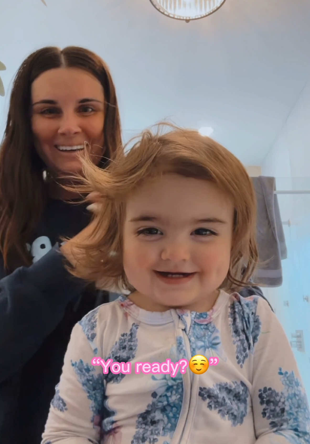 She looks just like her🤩👧🏻💗 #toddler#toddlersoftiktok#toddlers#dadsoftiktok#MomsofTikTok#parenthood#family#babyfever#baby#babies#cutebaby