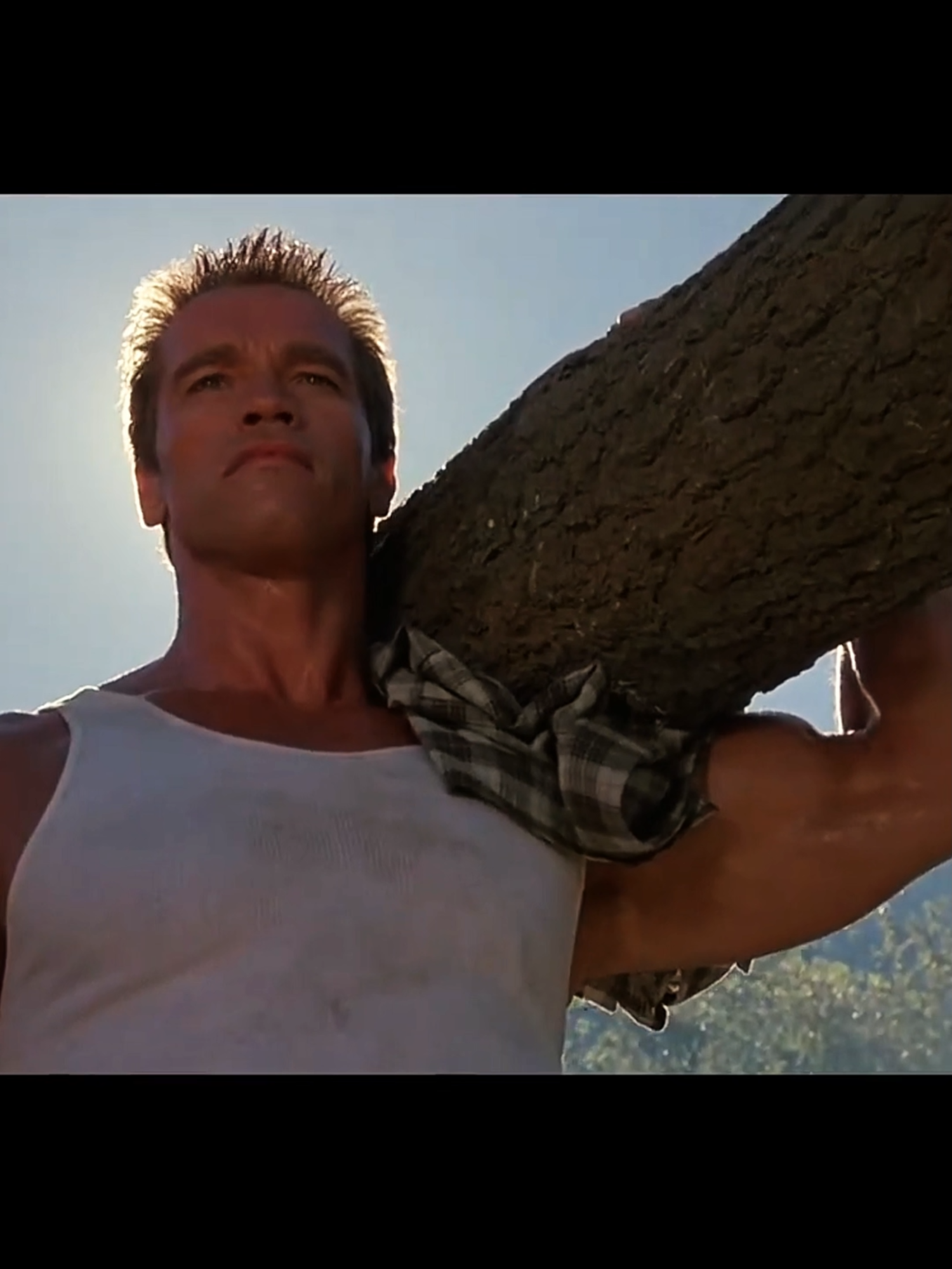 Arnold Schwarzenegger carrying The Log #gym #motivation #arnoldschwarzenegger