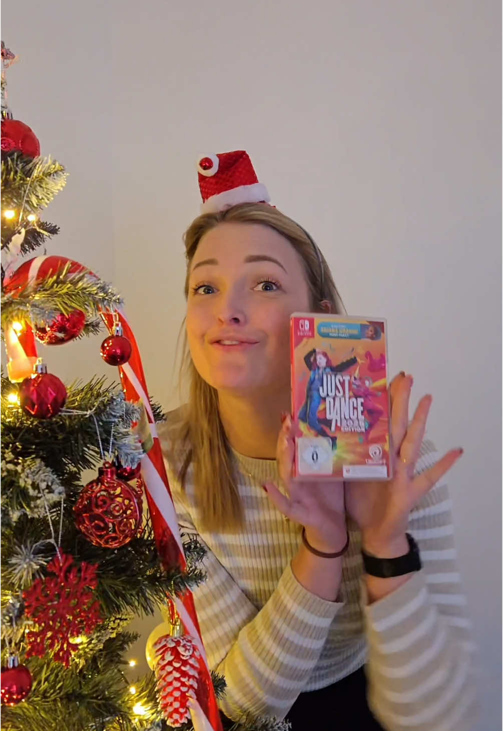 Anzeige // Mit der Just Dance 2025 Edition tanzend ins neue Jahr starten! Egal ob du mit deinen Freunden oder deiner Familie abgehen willst, der Spaß ist definitiv vorprogrammiert! 😂💃🕺🏼🪩 #JustDance2025 @Just Dance 2024 | Ubisoft GSA 