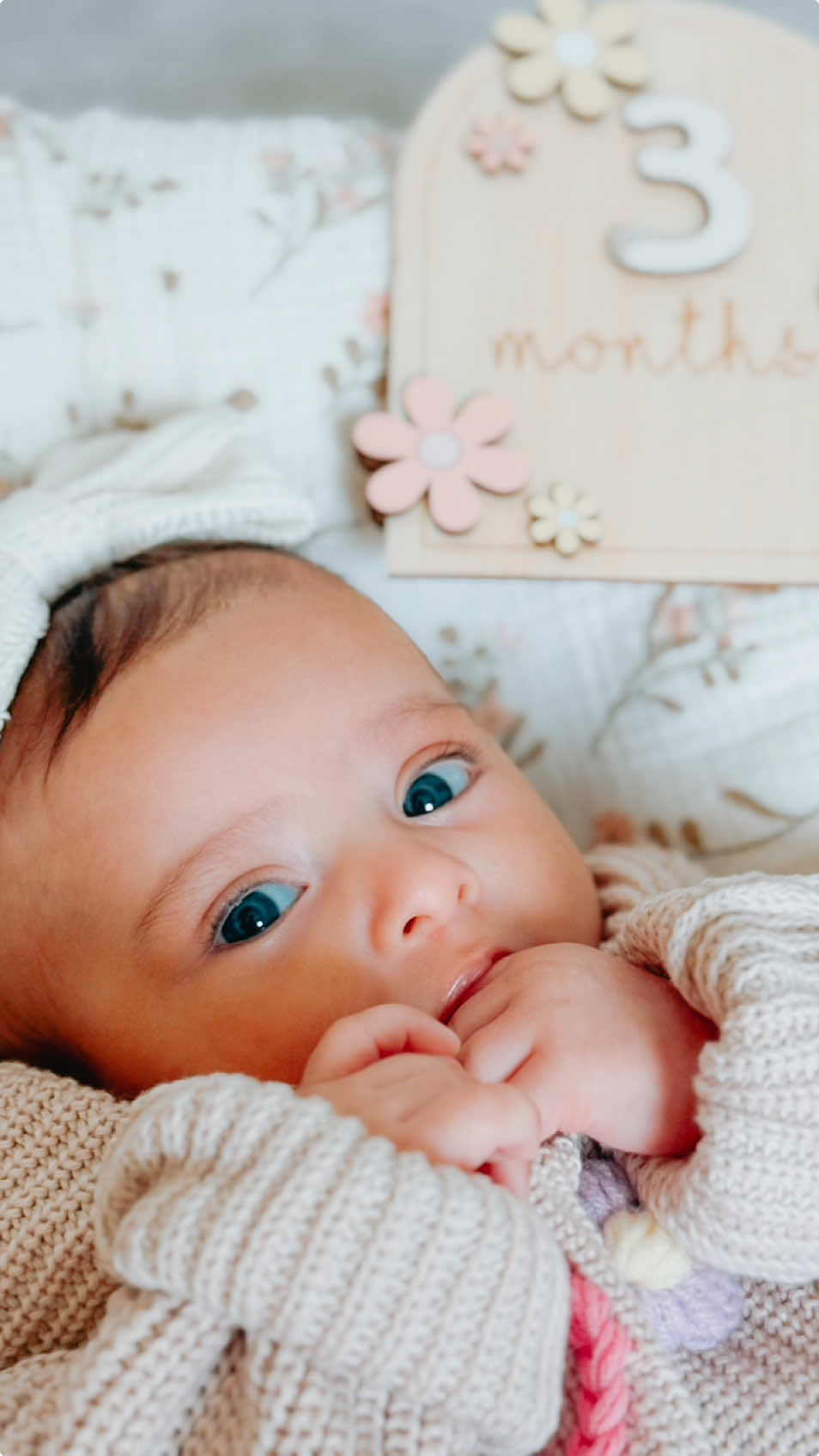 𝓉𝒽𝓇𝑒𝑒 𝓂𝑜𝓃𝓉𝒽𝓈 𝑜𝒻 𝐿𝓊𝓃𝒶 𝑅𝑜𝓈𝑒, we love you endlessly baby girl☁️♥️💫 #monthlyphotos #babygirloutfit #monthlybabyphotoshoot #threemonthsold #threemonthspostpartum #momlife #blowingcandles #girlmom #momoftwo #blessings #Godisgood #christianmama #familyoffour 
