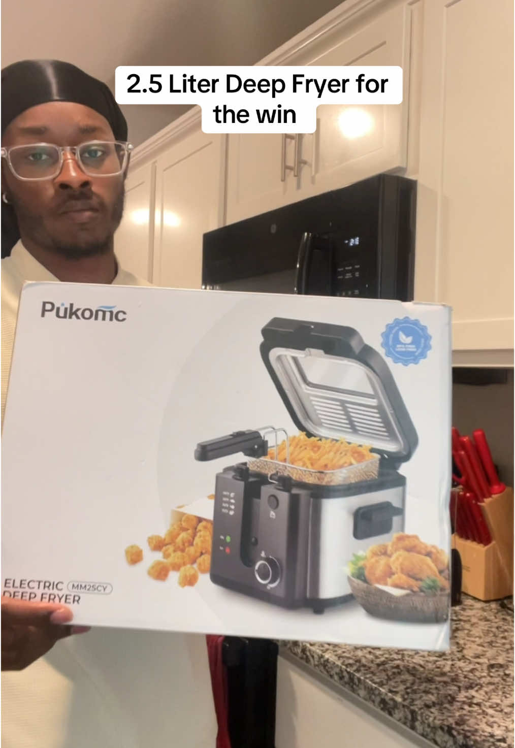 This deep fryer is such a convience and easy to store away  • • • • • • #creatorsearchinsights #deepfry #fries #deepfryer #pukomc #holidayhaul #tiktokshopholidayhaul #spotlightfinds 