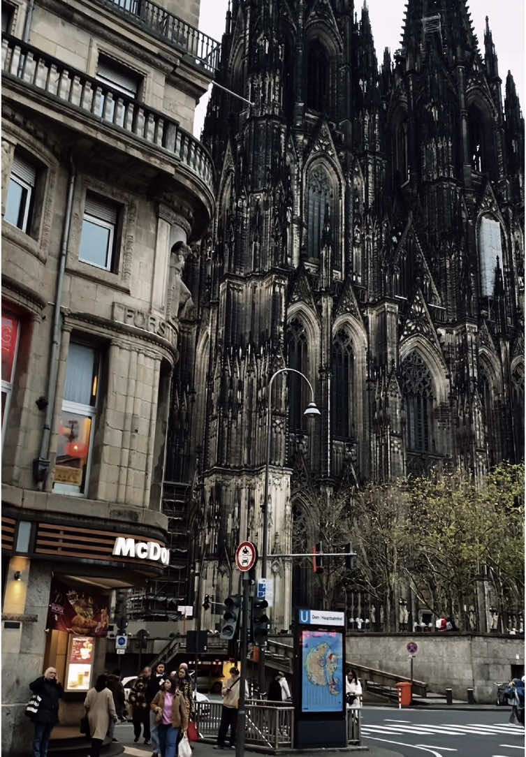 This place… #köln #germany #kölnerdom #tik #pik 