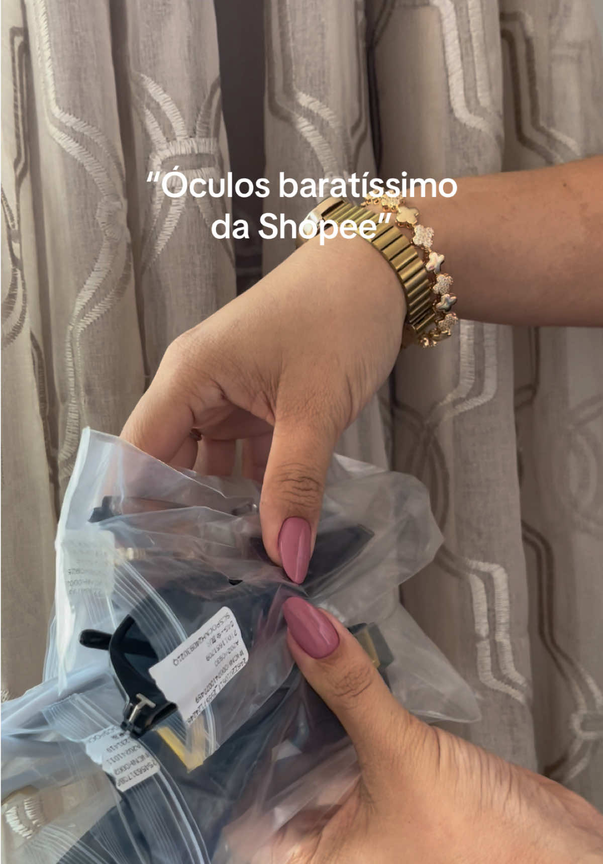 Comprei oculos baratinhos na ##shopee, la fala que eles tem proteção UV mais eu comprei mesmo so pra da close nas fotos 😁 #oculus #choice 