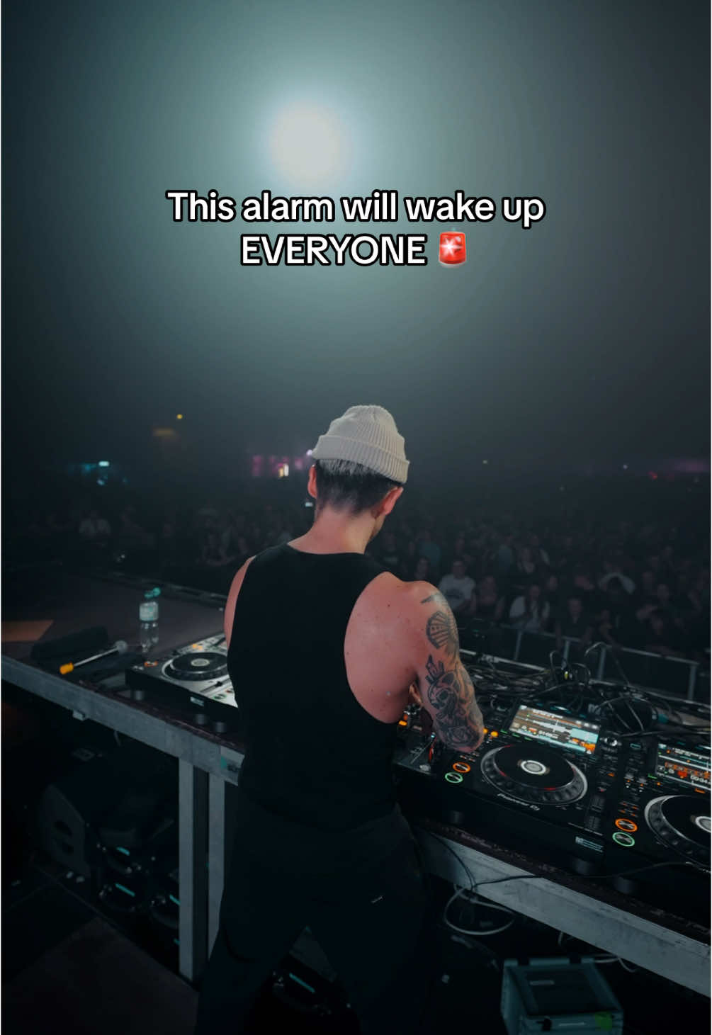 Waking up some people in 🇩🇪  #alarm #techno 